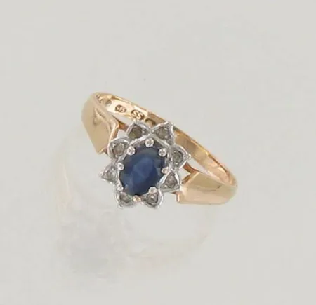 Sinisafiirisormus timanteilla 8xn.0.005ct, koko 17¼, 585br, paino 1,8g