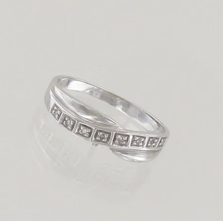 Timanttisormus 8xn.0.005ct, koko 17, 585 valkokulta, paino 2,4g