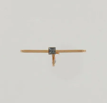 Hematiittisolmionpidin, leveys 50mm, vuodelta 1967, 585br, paino 2,4g