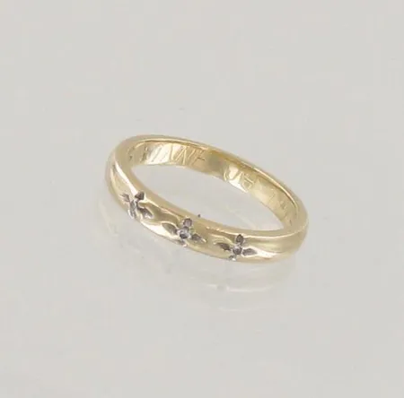 Timanttisormus 3xn.0.01ct, käytön jälkiä, koko 15½, 585 kelta- ja valkokulta, paino 2,4g