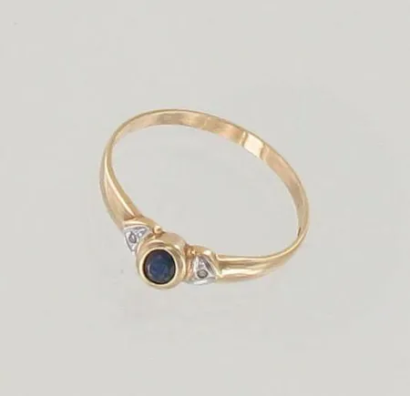 Sinisafiirisormus timanteilla 2xn.0.005ct, koko 18¾, 585br, paino 1,4g