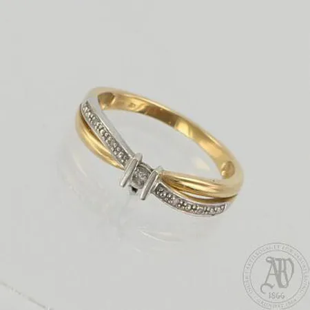 Timanttisormus 1xn.0.9ct ja 4xn.0.005ct, koko 17½, 585, paino 2,6g 