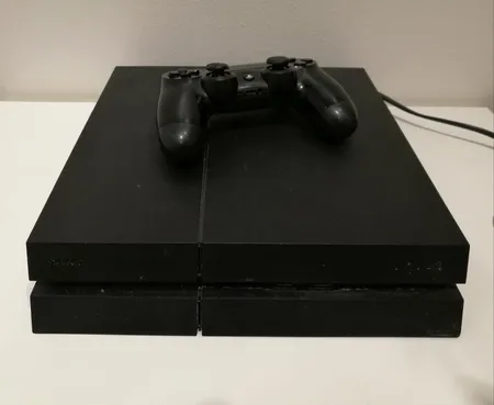 Pelikonsoli Playstation 4, ohjain ja hdmi-johto Lähetetään postipakettina.
