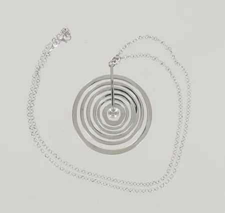 Kaulakoru Hopeakuu, design Tapio Wirkkala, ketjun pituus 59cm, riipuksen Ø 50mm, laatikko, 925, paino 14,2g