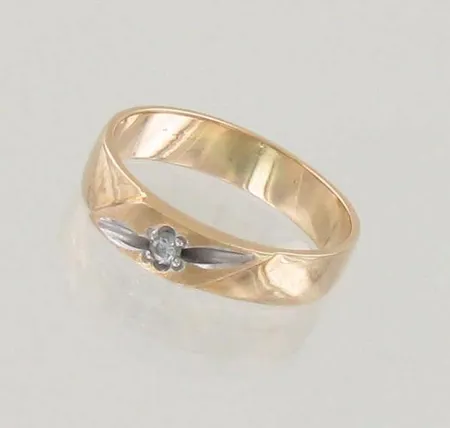 Timanttisormus 1xn.0.06ct, koko 18¾, 585 kelta- ja valkokulta, paino 4,4g