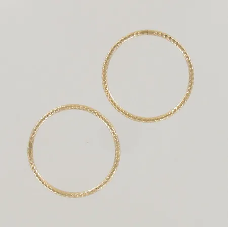 Kaksi rannerengasta, Ø 55mm, 585, paino 8,7g