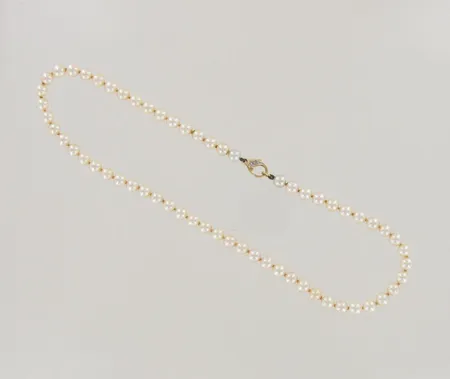 Helmikaulanauha timanttikultalukolla 4xn.0.01ct, pituus 46cm. Paino: 0 g