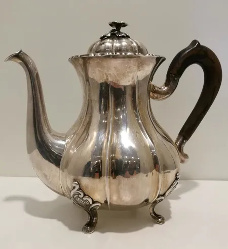 Kahvikannu, Hugo Grün & Co, Copenhagen 1937, korkeus 20cm, 925br, paino 772,0g