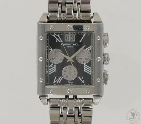 Teräsrannekello Raymond Weil Tango, quartz, päivyri, taulun koko 36x33mm, hihna ei alkuperäinen pituus 190mm, paristo loppu.