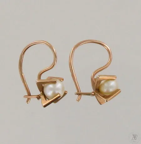 Helmikorvakorut, korkeus 17mm, 585br, paino 1,8g