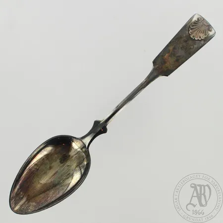 Jälkiruokalusikka, Musla, kaiverrettu ja käytön jälkiä, pituus 170mm, 830, paino 30,5g