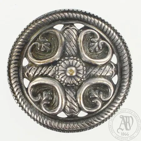Rintakoru, Kalevala Koru, Ø 47mm, metallia