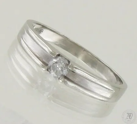 Timanttisormus 1xn.0.16ct, koko 17½, 585 valkokulta, paino 2,3g