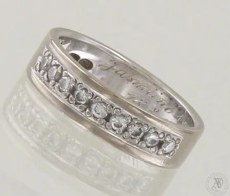 Timanttisormus 9xn.0.03ct, kaiverrettu, koko 17½, 585 valkokulta, paino 5,3g