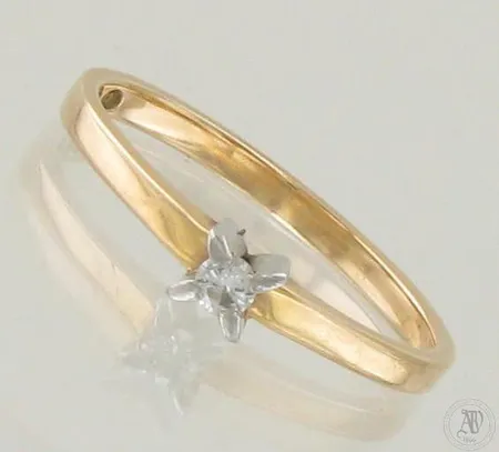 Timanttisormus 1xn.0.07ct, koko 17½, 750 kelta- ja valkokulta, paino 2,4g