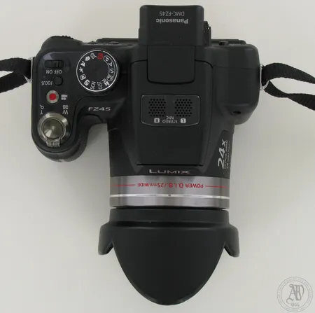 Digitaalikamera Panasonic Lumix DMC-FZ45, käytön jälkiä, laturi