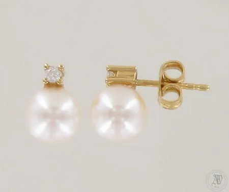Helmikorvakorut timanteilla 2xn.0.05ct, helmen Ø 7,7mm, 750br, paino 2,5g