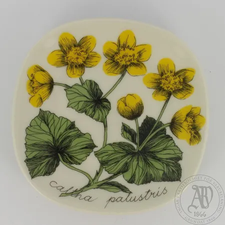 Seinälautanen, Arabia Rentukka, design Esteri Tomula, koko 12x12cm Lähetetään postipakettina.