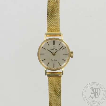 Kultarannekello kultarannekkeella, Omega Genève, kaiverrettu, rannekkeen pituus 165-170mm, 585br, paino 19,9g, rannekkeessa korjausjälki