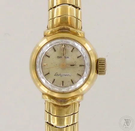 Kultarannekello Omega ladymatic, automaatti, kaiverrettu, käytön jälkiä, taulun Ø 18mm, rannekkeen pituus 180mm, 750br, paino 39,4g 