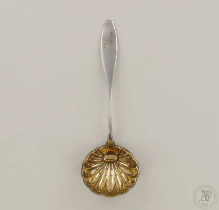 Sirotinlusikka, kaiverrettu, pituus 146mm, 813, paino 21,6g