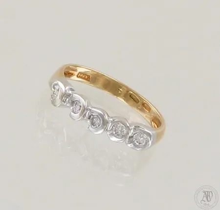 Timanttisormus 5xn.0.005ct, koko 17, 750 kelta- ja valkokulta, paino 3,0g