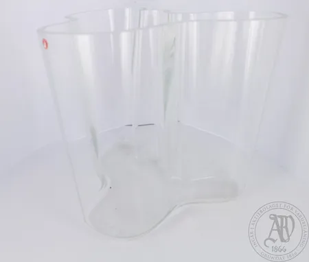 Aalto-maljakko, Iittala, korkeus 160mm, kirkas Ota yhteys panttilainaamoon kuljetusmaksusta sopimiseksi.