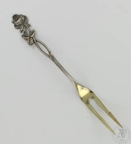 Tarjoiluhaarukka, Ruusu, kaiverrettu, 170mm, 813, paino 20,4g