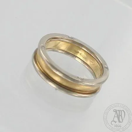Timanttisormus 4xn.0.005ct, kaiverrettu, koko 19, 750 kelta- ja valkokulta, paino 9,0g