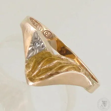 Timanttisormus 1xn.0.01ct, tekijäleima AKT, koko 18, 585 kelta- ja valkokulta, paino 2,2g