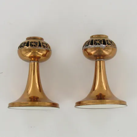Kynttilänjalat, korjattu tinalla, design Pentti Sarpaneva, Pitsi, korkeus 95mm, pronssia