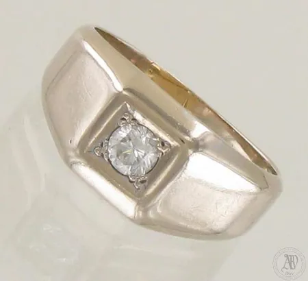 Timanttikantasormus 1xn.0.30ct, kivi hieman löystynyt, koko 19, 585 valkokulta, paino 8,1g