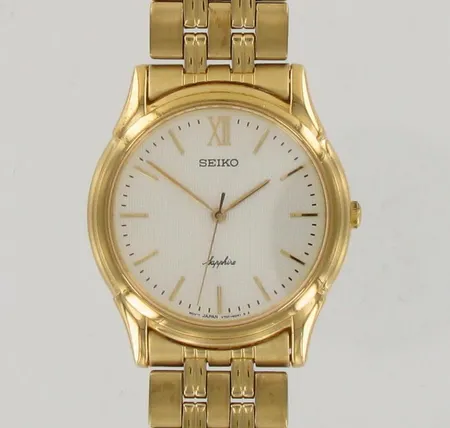 Teräsrannekello Seiko Sapphire, quartz:paristo loppunut, taulun Ø 34mm, rannekkeen pituus 180mm. 