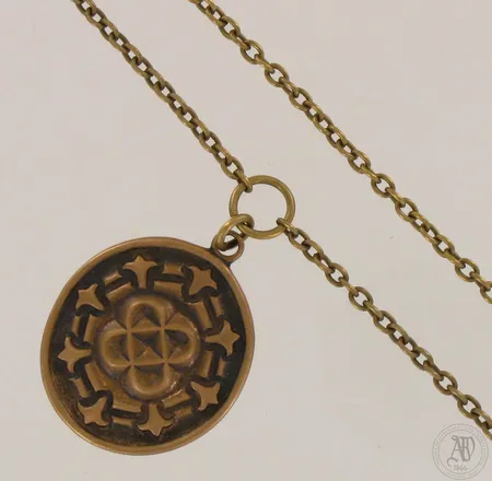 Kaulakoru Kalevala Koru, ketjun pituus 64cm, riipuksen korkeus 45mm, pronssia