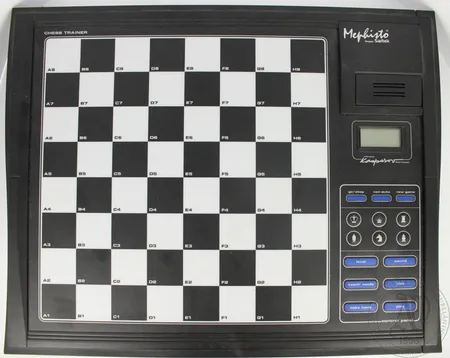 Elektroninen Shakkipeli Mephisto, Saitek, Lähetetään postipakettina.