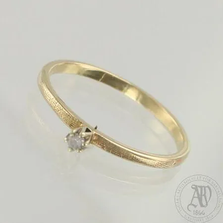 Timanttisormus 1xn.0.04ct, koko 19¾, 585 kelta- ja valkokulta, paino 1,9g 