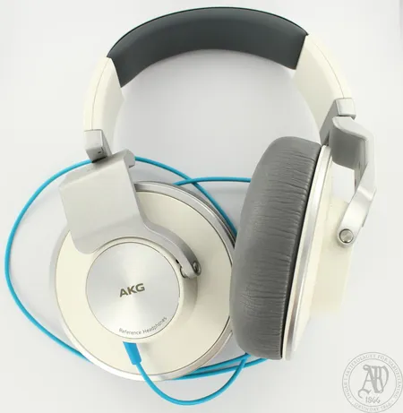 Kuulokkeet, AKG By Harman K551 White, laatikko, uuden veroiset. Lähetetään postipakettina.