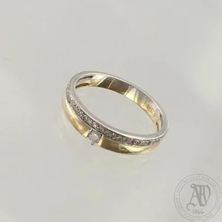 Timanttisormus 1xn.0.05ct ja 22xn.0.005ct, koko 15¾, 585 kelta- ja valkokulta, paino 2,3g 