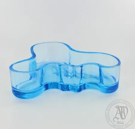 Aalto-maljakko Iittala, design Alvar Aalto, mitat 35x100x140mm, vaaleansininen.  Lähetetään postipakettina.