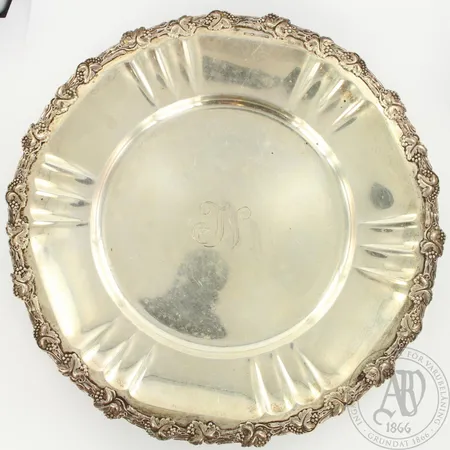 Hopealautanen, kaiverrettu, vuodelta 1939, Ø 250mm, 813, paino 317,9g