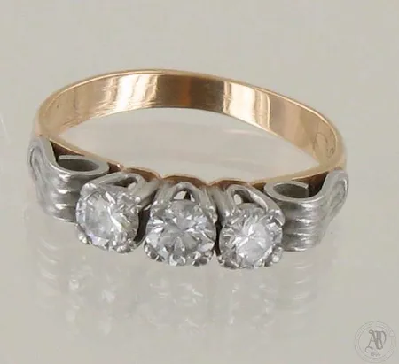 Timanttisormus 3xn.0.20ct, koko 17,  750 kelta- ja valkokulta, paino 3,5g