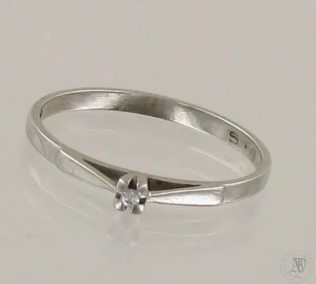 Timanttisormus 1xn.0.005ct, kaiverrettu, koko 16¼, 585 valkokulta, paino 1,1g