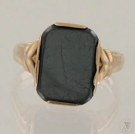 Kivikantasormus, käytön jälkiä, koko 18¼, vuodelta 1953, 585br, paino 6,2g