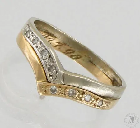 Timanttisormus 8xn.0.005ct, kaiverrettu, koko 17, 585 kelta- ja valkokulta, paino 2,8g
