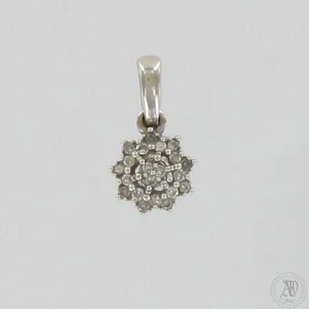 Timanttiriipus 21xn.0.005ct, korkeus 11mm, 585 valkokulta, paino 0,4g