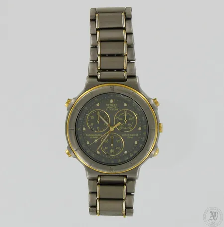Viallinen titaniumrannekello Citizen Chronograph alarm, quartz:paristo loppunut
