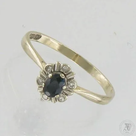 Sinisafiirisormus timanteilla 6xn.0.005ct, koko 17½, 750br valkokulta, paino 1,7g