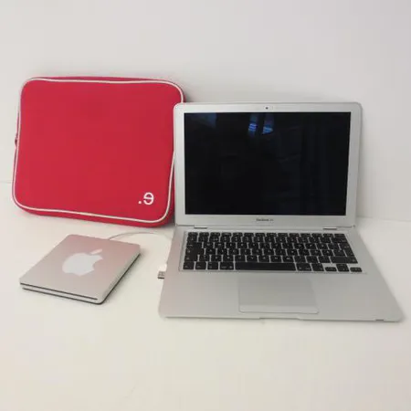 Kannettava tietokone Apple Air malli A1304, 2.13 Ghz intel gore 2 duo, laturi, erillinen levy-asema