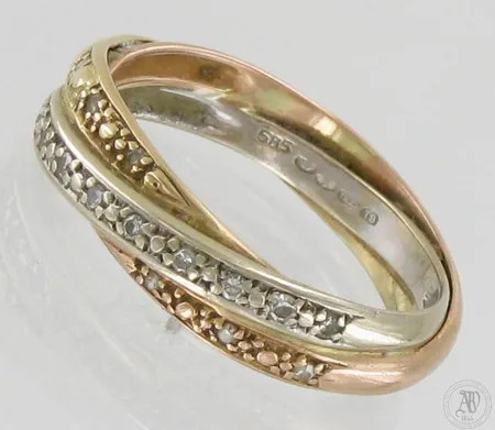 Timanttisormus 15xn.0.01ct, yksi kivi viallinen, koko 19, 585 kelta,- valko- ja punakulta, paino 4,1g