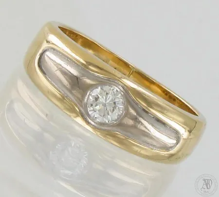 Timanttisormus 1xn.0.21ct, kaiverrettu, koko 18¼, 750 kelta- ja valkokulta, paino 8,1g
